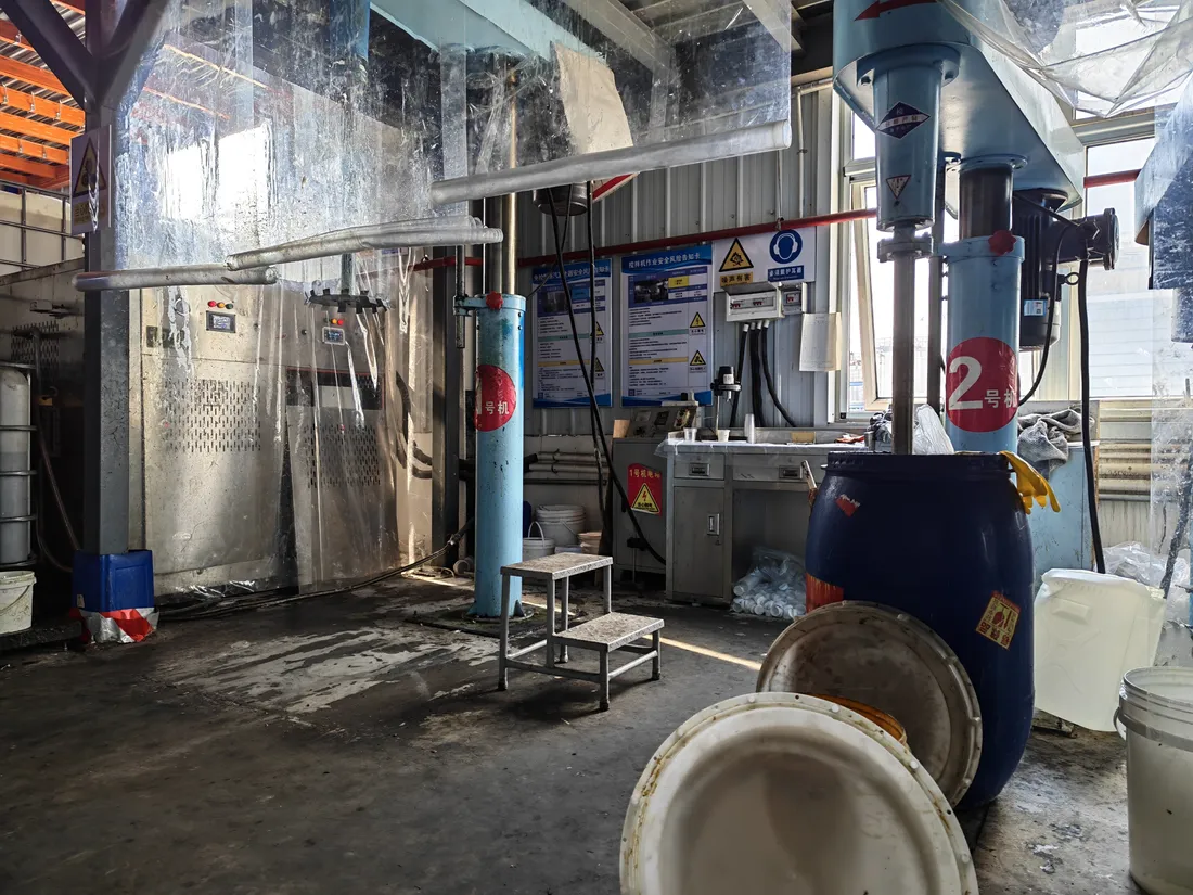 Production equipment in the Xinbang adhesive workshop